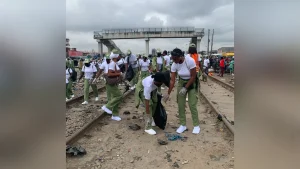 NYSC Corps Members Clear 17 Bags of Waste at Oshodi Market