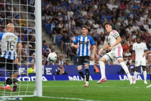 Real Madrid Edge Espanyol 2-1 in Mourinho’s Return
