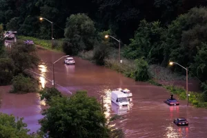 Severe Storm Batters Toronto, Leaves Tens of Thousands Without Power