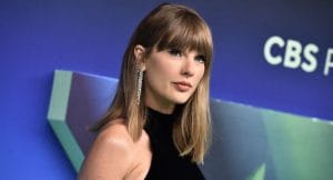 Taylor Swift Breaks MTV VMAs Record With 31st Moonman Award