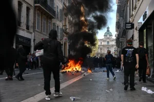 France Tightens Security, Extends Curfews Ahead of Weekend Protests