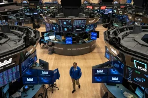 US Tech Stocks Slide as AI Spending Concerns Fuel Bubble Fears